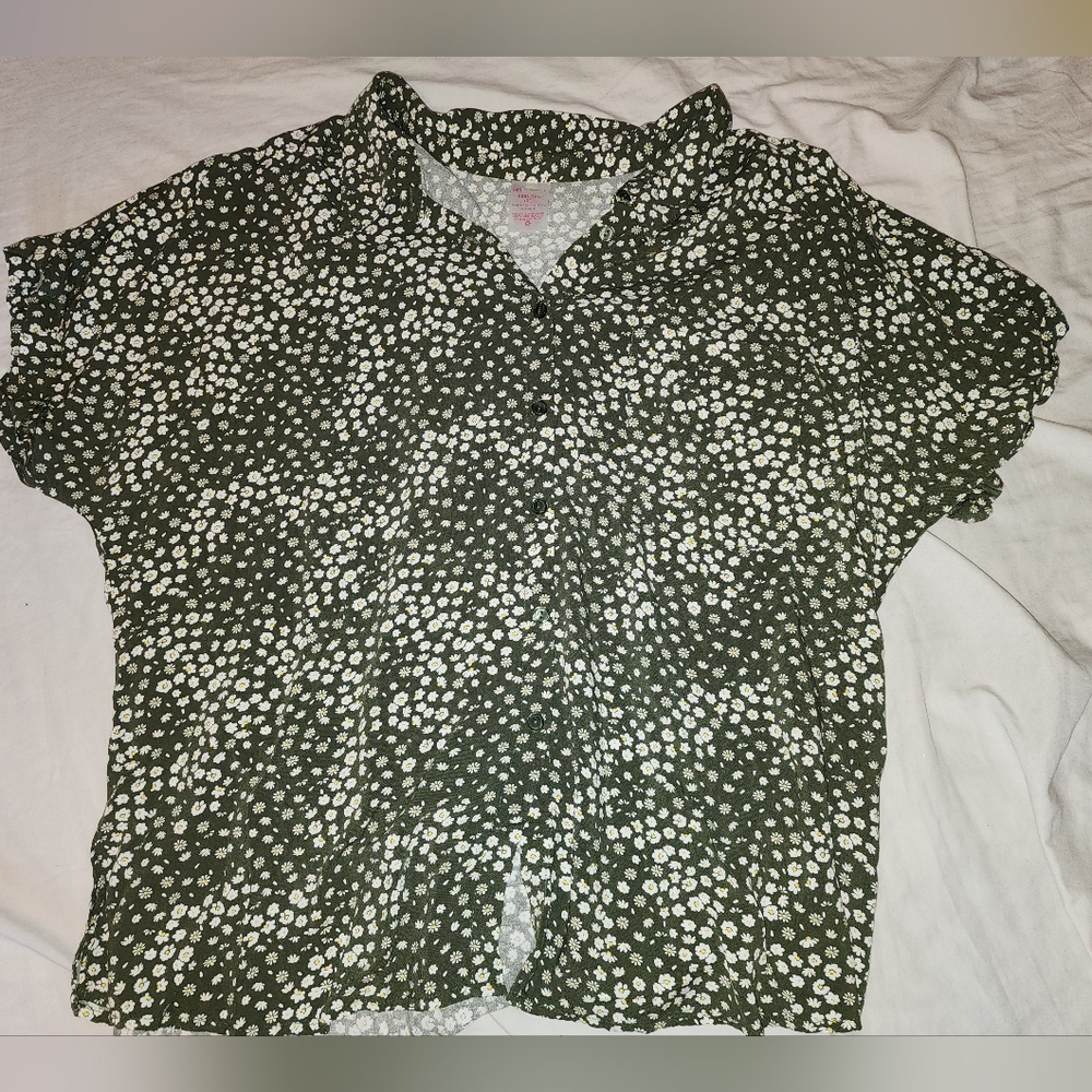 No boundaries plus size green floral collard shirt